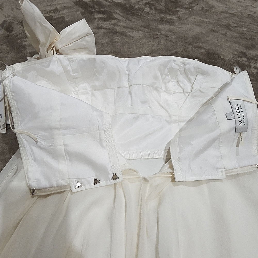 Vintage Teri Jon ✦ Ivory Silk Formal Dress ✦ Handmade Roses Babydoll Silhouette - Picture 17 of 17